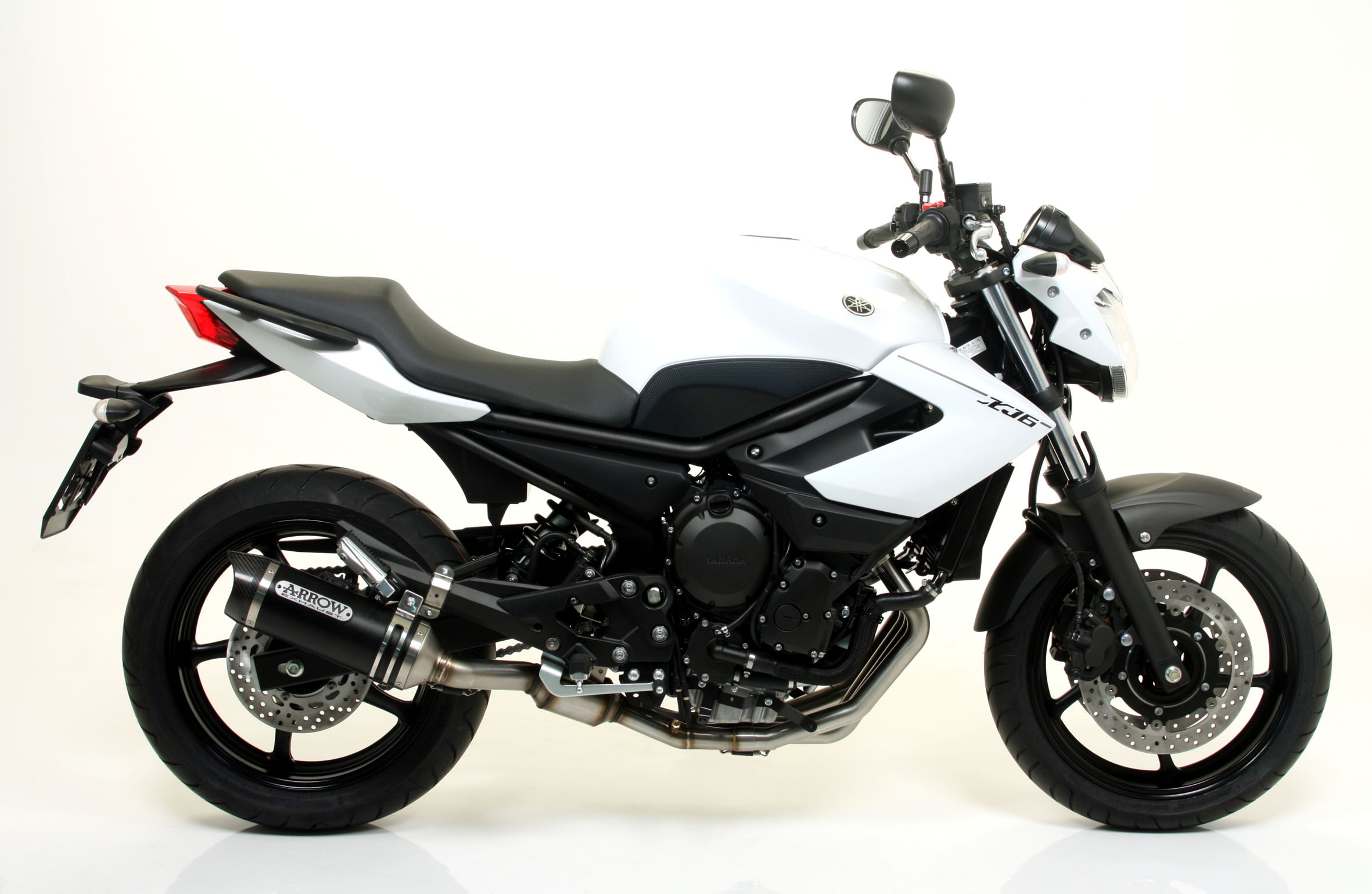Arrow Street Thunder Aluminium Black Carby Endcap met E-keur incl. RVS Voorbochten met Katalysator Yamaha XJ6 / Diversion 2009 > 2015